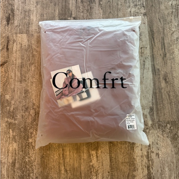 COMFRT Minimalist Hoodie NWT - Picture 7 of 9